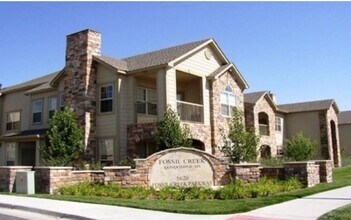 Building Photo - Comfortable Condo Living with Garage, Pool & Fitness Center Access
