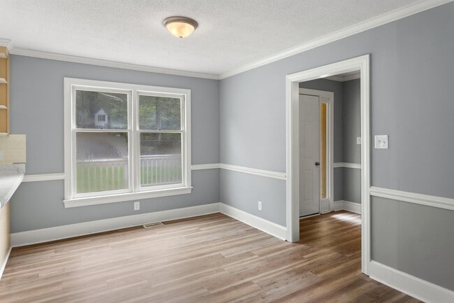 Building Photo - 1301 Roundtree Dr
