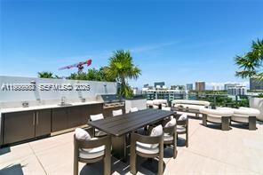 Building Photo - 9901 W Bay Harbor Dr