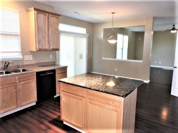Building Photo - 5780 W Port Dr