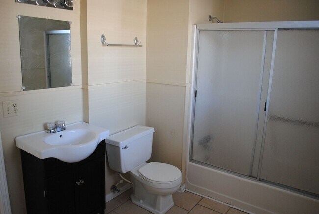 Building Photo - 3BR Brick House