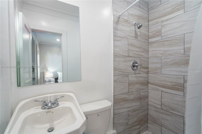 Building Photo - 17784 Front Beach Rd