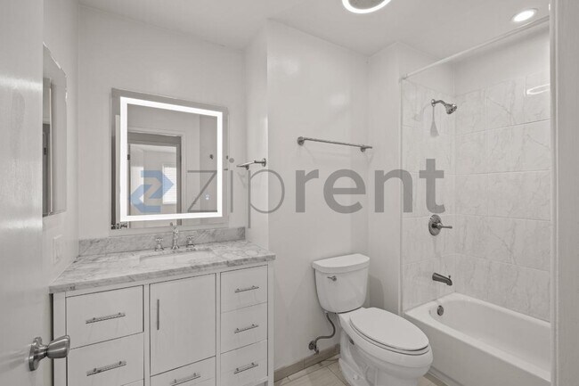 Building Photo - 5 Oak Crest Ct