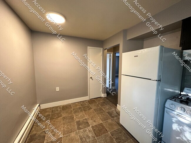 Building Photo - SE Side Updated One Bedroom Unit