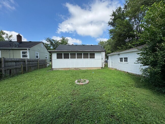 Building Photo - Eagledale 3 Bedroom 1 Bath