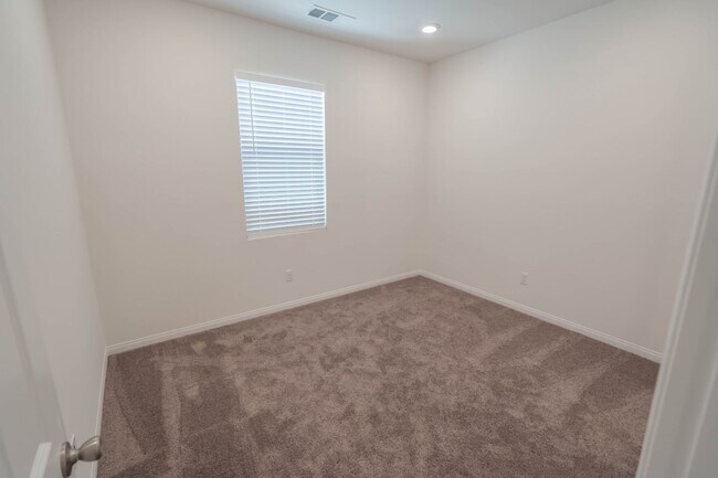 Building Photo - 27025 Trail View Ln.