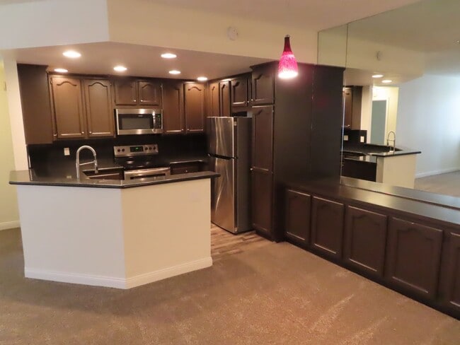 Building Photo - Resort Style Living in Mission Valley - 2 ...