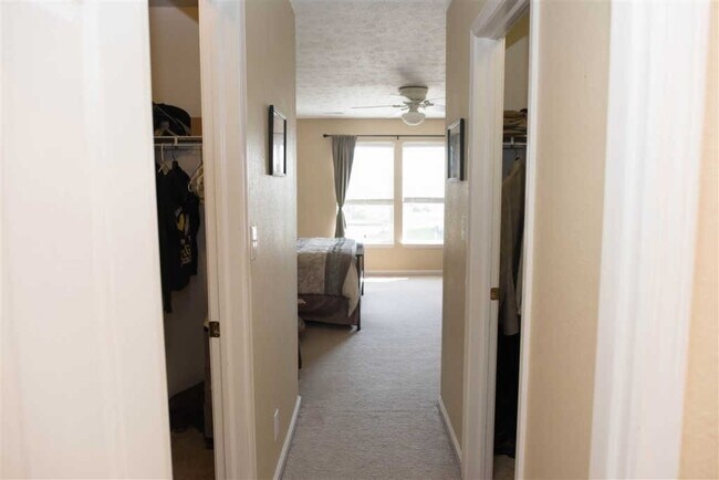 Building Photo - 4 Bedroom 2.5 Bath Home