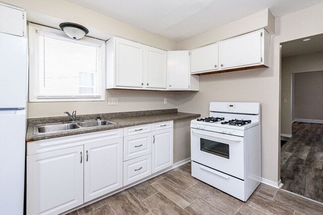 Building Photo - 506 5th St