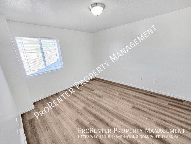 Building Photo - 652 W 800 N