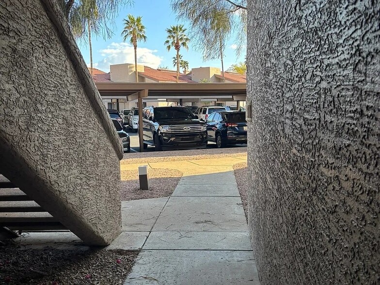 Building Photo - 9550 N 94th Plz