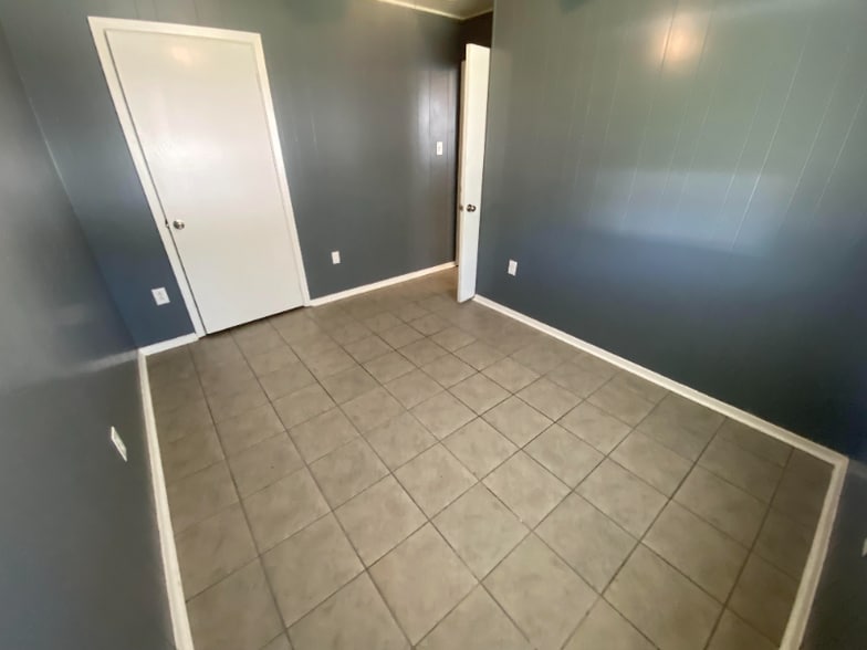 Building Photo - 409 Fieldcrest Dr