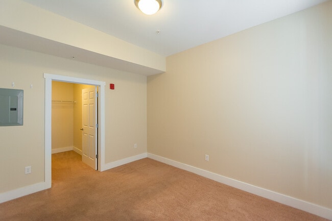 Interior Photo - 632HSE