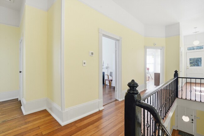 Building Photo - Savannah's Victorian Historic District