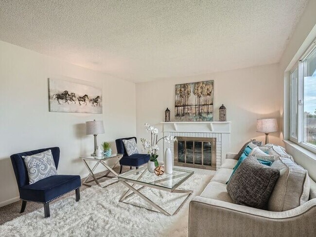Building Photo - 3 Bedroom/2 Bathroom Ranch Home with 2 car...