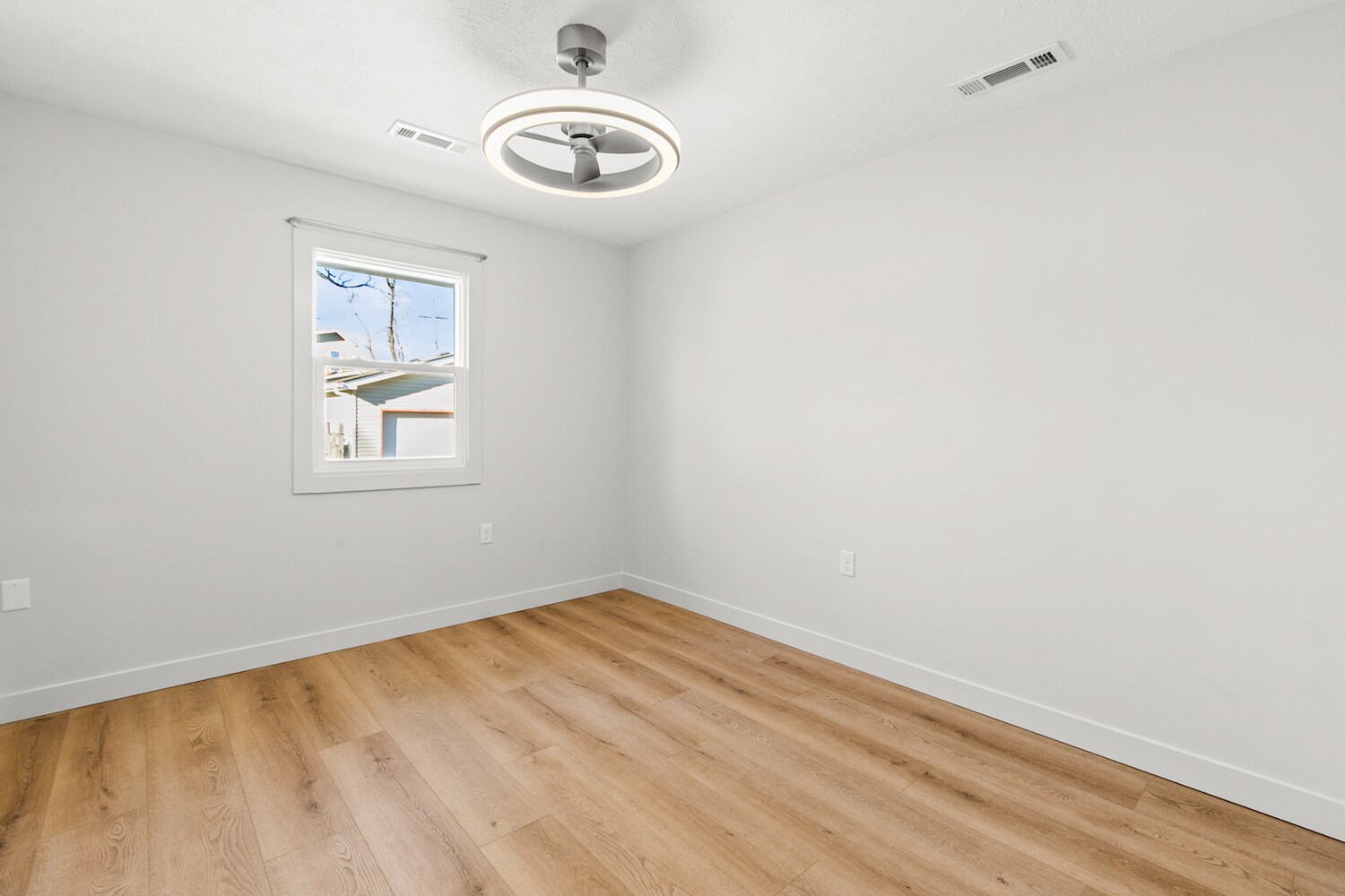 Bedroom - 425 W Lincoln St