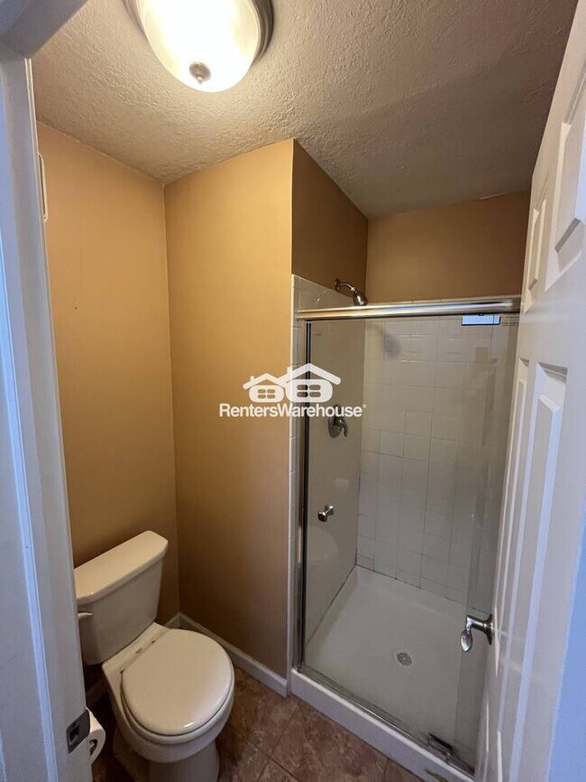 Building Photo - Beautiful Condo in a Beautiful Community