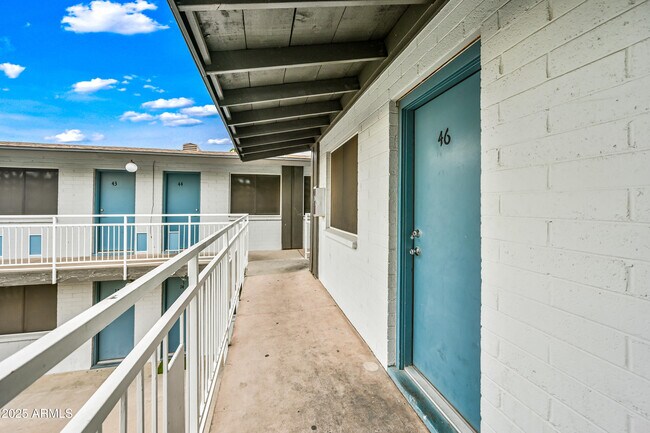Primary Photo - 3025 N 32nd St
