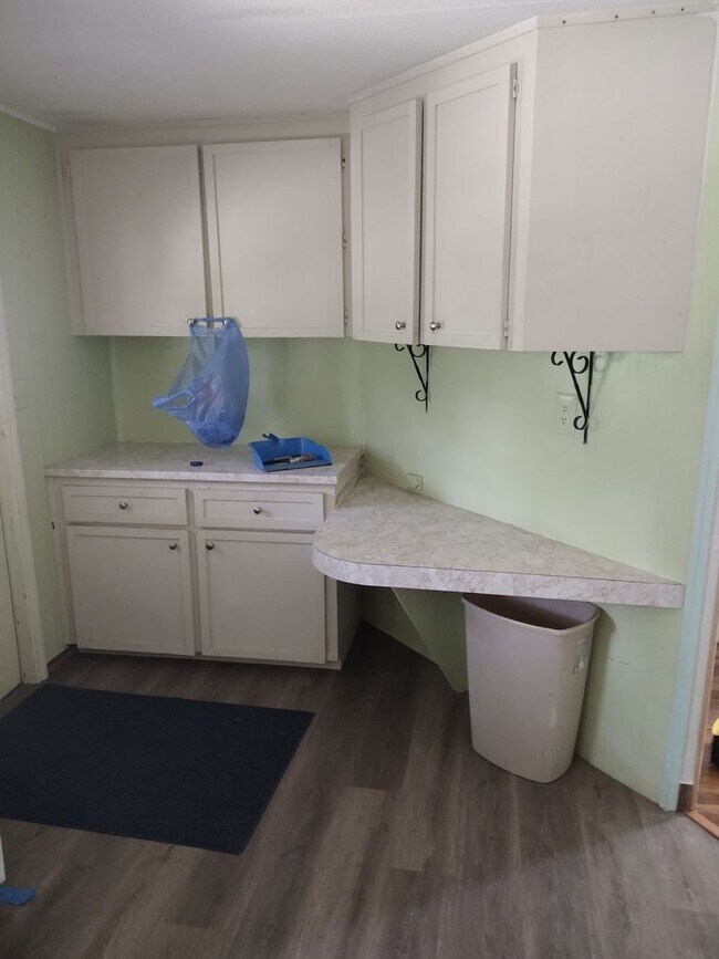Building Photo - 2 bedroom 2 bathroom Lake House with a bonus room