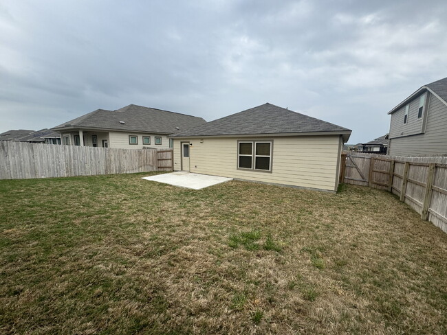 Building Photo - Adorable 4 bedroom 2 bath home in Heatherf...