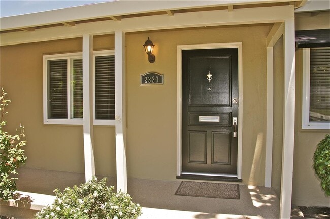 Building Photo - 2323 Peachtree Ln