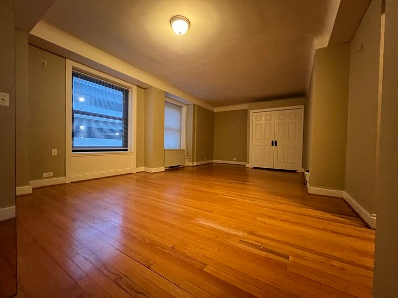 Building Photo - 15 E Kirby St