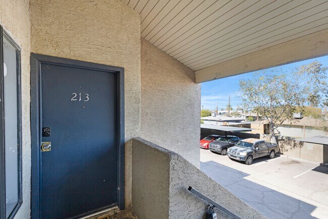 Building Photo - Upgraded Condo with Elegant Features and Convenient Location