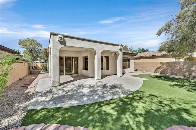 Building Photo - 11 Fountainhead Cir