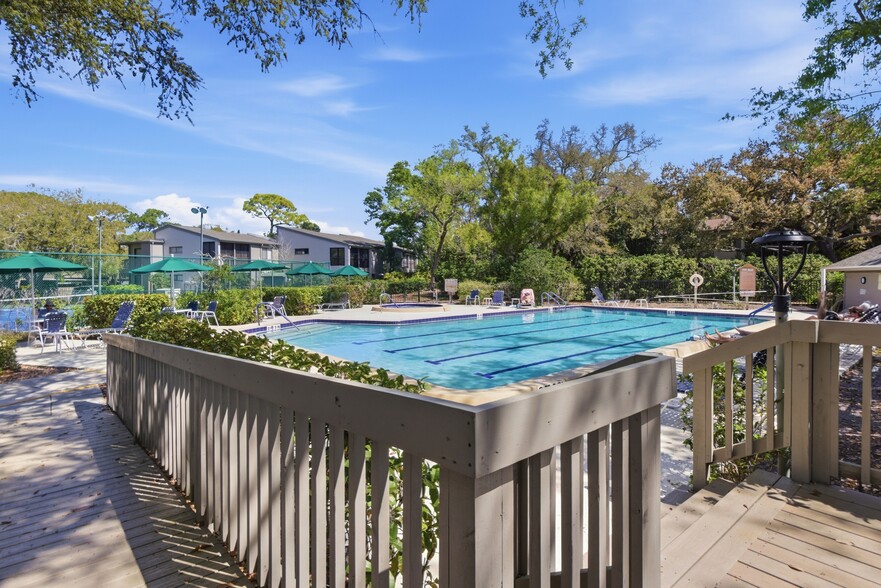 Building Photo - 1628 Clower Creek Dr