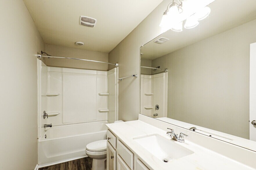 Building Photo - 372 Hamilton Pointe Dr