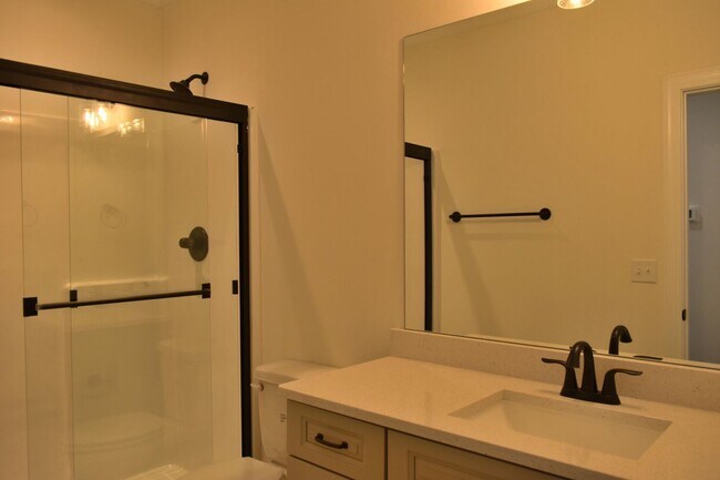 Building Photo - Townhouse for Rent in Hixson