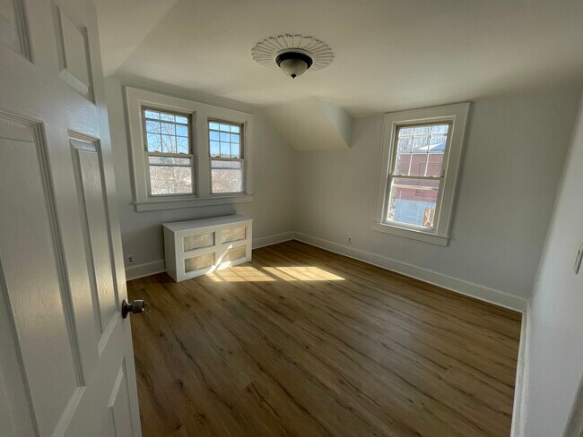 Building Photo - 11 Pearl St