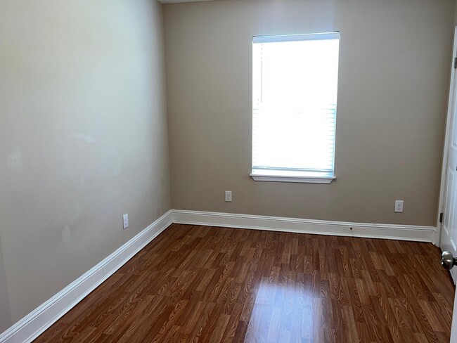 Building Photo - 202 Shetland Dr