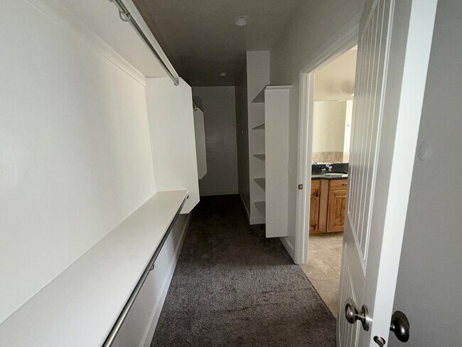 Building Photo - 783 Meadow Side Dr