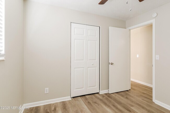 Building Photo - 470 Sigsbee Ct