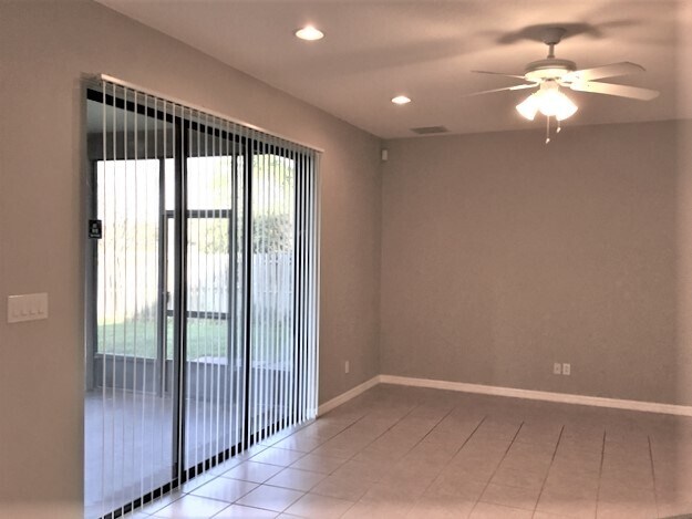 Building Photo - 1545 Amaryllis Cir