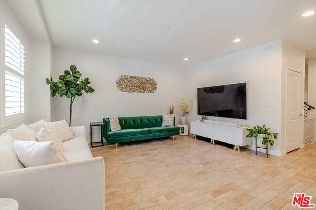 Building Photo - 7100 Playa Vista Dr