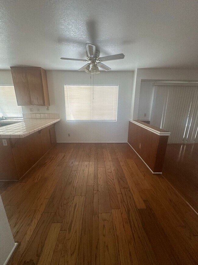 Building Photo - 5 BEDROOM, 2 STORY,SPACIOUS VICTORVILLE HOME! NEAR MALL!