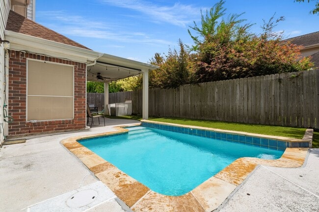 Building Photo - 14207 Woodville Gardens Dr