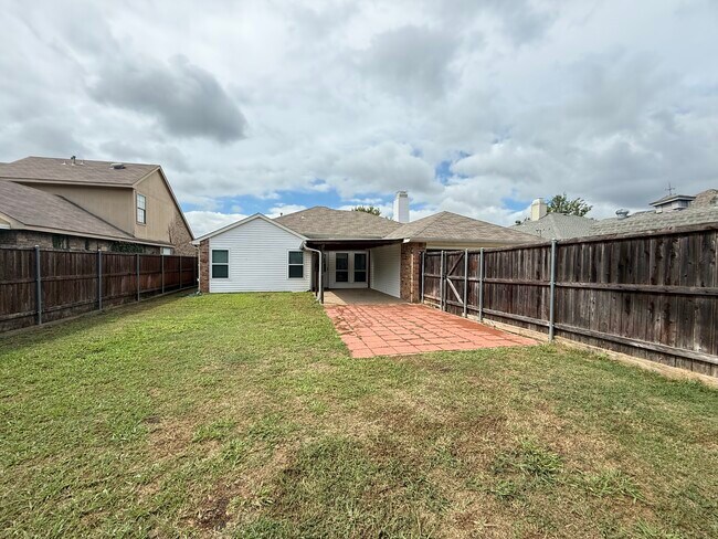 Building Photo - 7013 Jack Franzen Dr