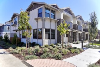 Building Photo - Gorgeous Townhome in Fremont's Niles Neigh...