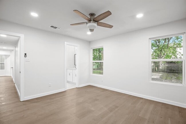 Building Photo - 7520 Uray Dr