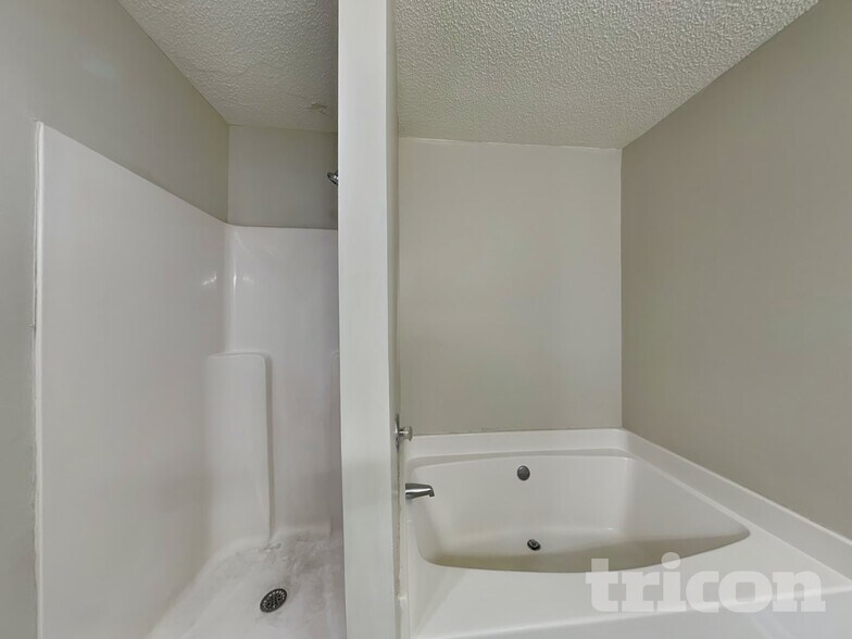 Building Photo - 4872 Sierra Way