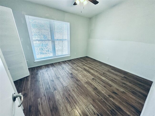 Building Photo - 3822 Southway Dr