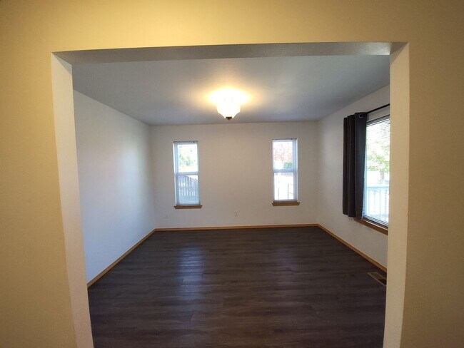 Building Photo - 3 Bedroom 2.5 Bathroom in Napavine
