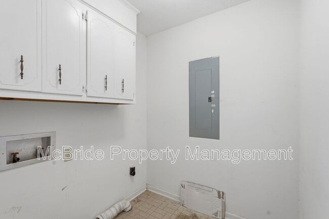 Building Photo - 5182 Bluegrass Trail
