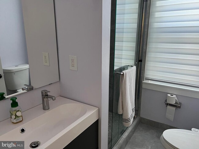 Building Photo - 136 Davis St