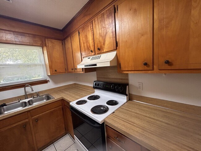 Building Photo - Affordable 2BR Duplex in Ladson!