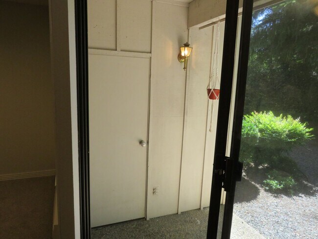 Building Photo - Totem Lake Cute 1bed/1bath ground floor Condo! $1695.00