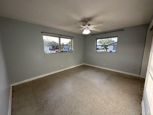 Building Photo - 8500 Sunset Dr